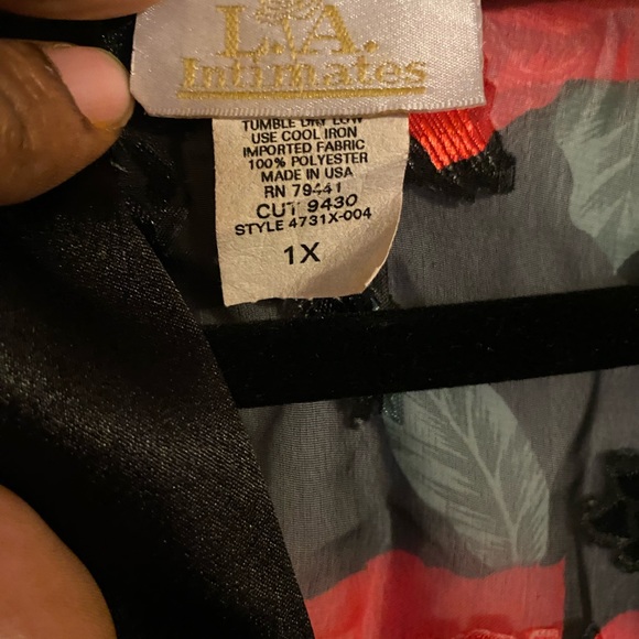 LA INTIMATES BLACK AND RED ROSE SHEER SILKY ROBE - Picture 3 of 4